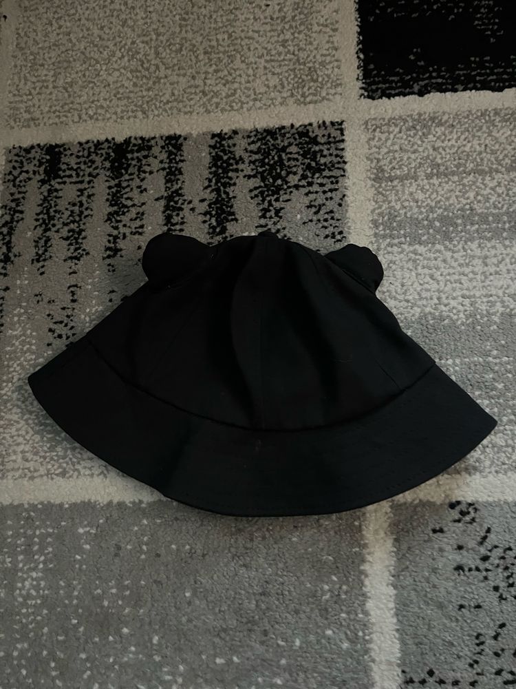 Czarny Bucket kotek
