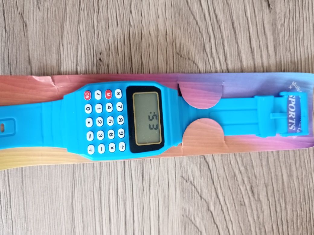 Zegarek z kalkulatorem w jednym