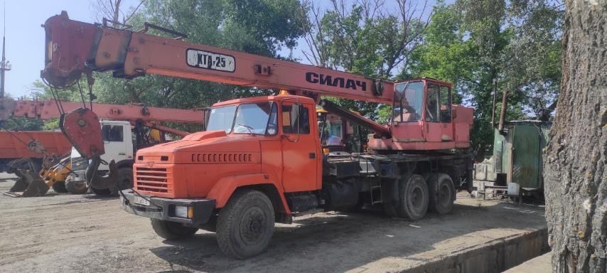 Автокран КТА-25 на базі КРАЗу
