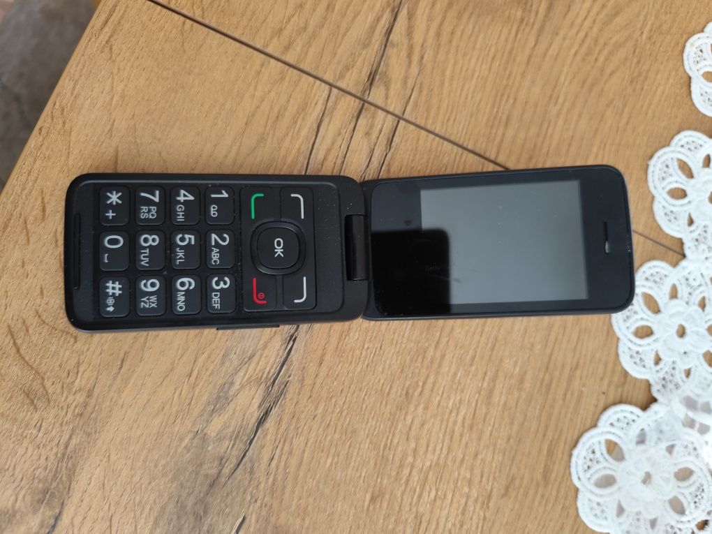 Telefon komórkowy klapkowy Alcatel dla seniora i nie tylko