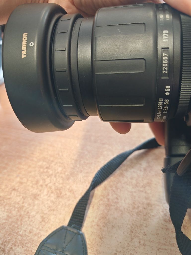Nikon D70 Plus 2 obiektywy i lampa