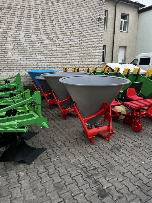 Лійка, розкидач мінеральних добрив, МТЗ