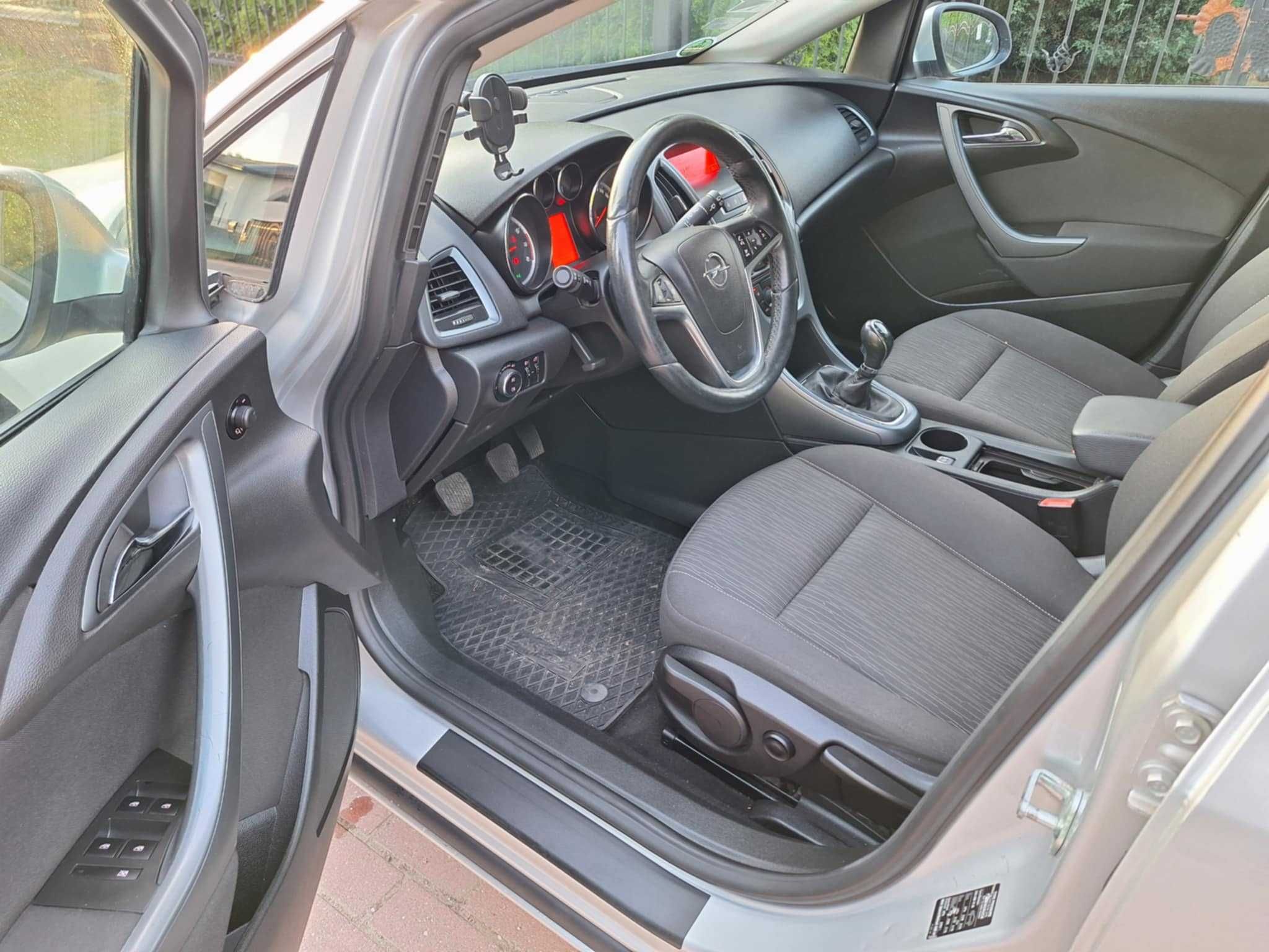 Sprzedam Opel Astra 2013r , 1.4 benzyna