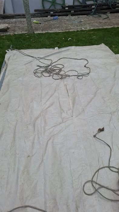 Lona impermeável com ilhós