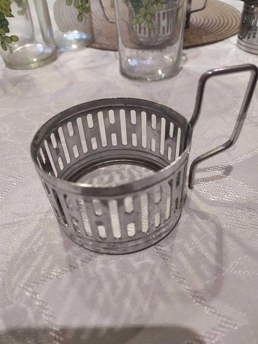 Uchwyty metalowe/ koszyki do szklanek.