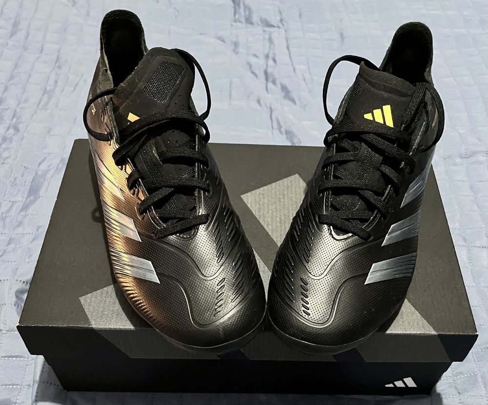 Chuteiras de Futebol Predator League