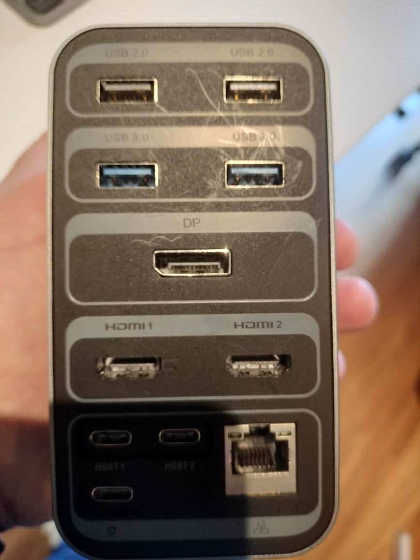 Dell U2417H
Hub USB integrado
Versão hub USB 3.2 Gen 1 (3.1 Gen 1)
Dis