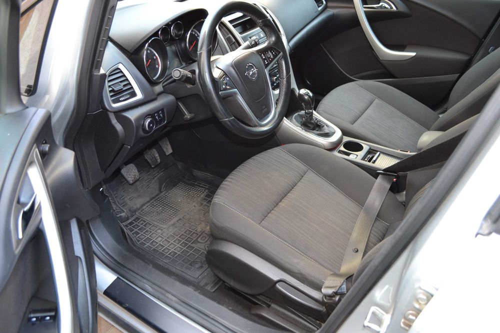 Продам Opel Astra J