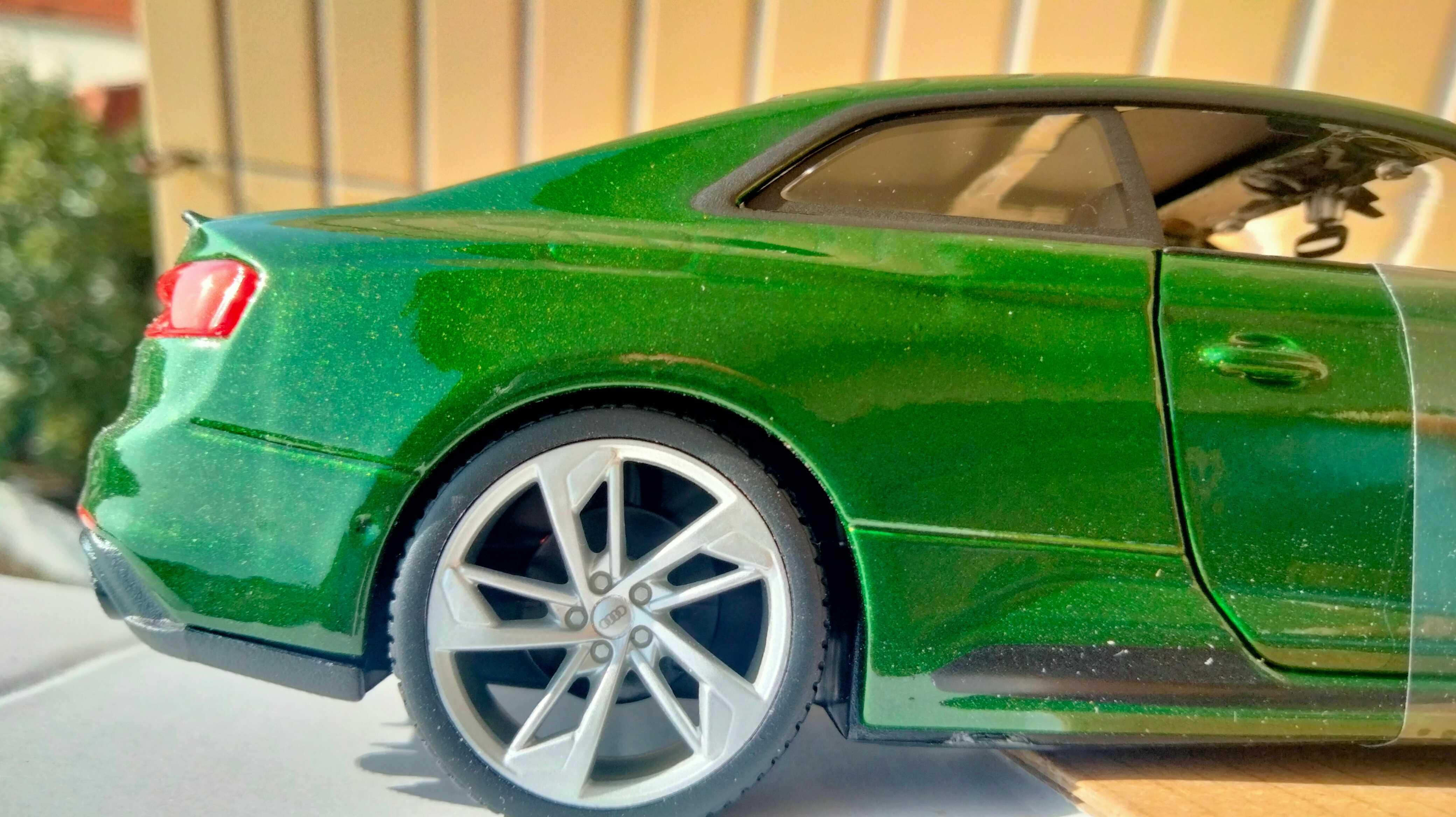 Audi RS5 Coupé (1:24)