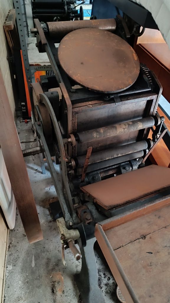 Máquina de tipografia antiga