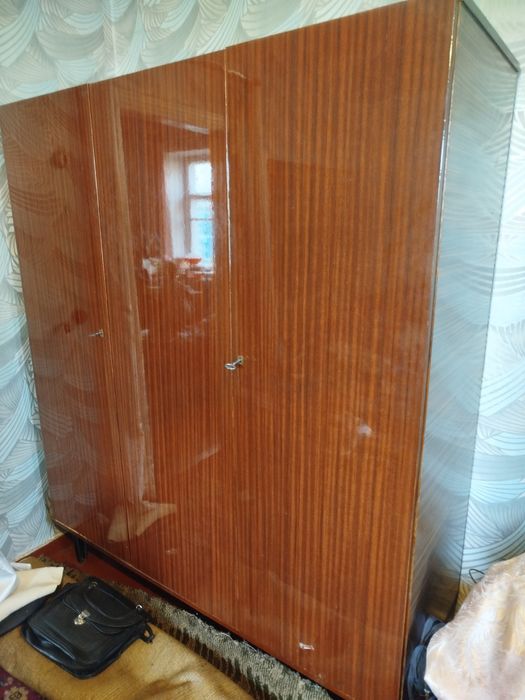 Продам меблі:  диван, шкаф, ліжко.