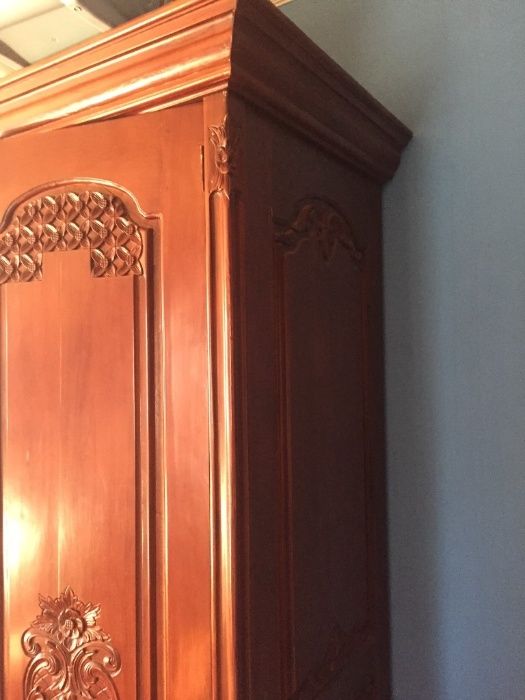 Szafa drewniana - ogromna, rzeźbiona, 213 cm wys. x 227 cm szer.