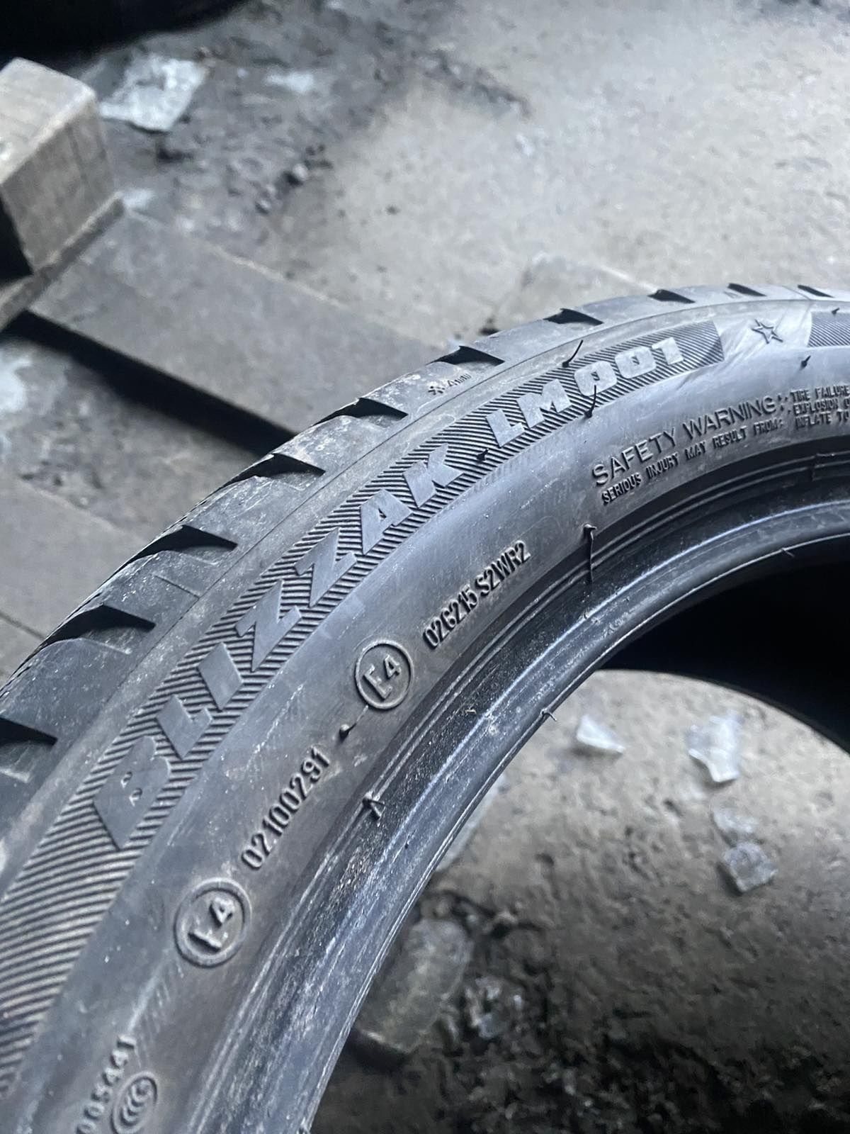 225.45.18 Bridgestone 2шт зима БУ склад шины резина из Европы 45 RFT