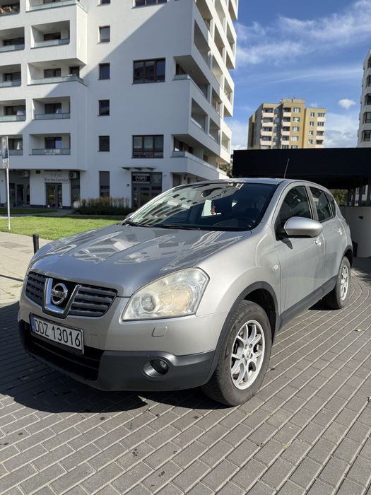Sprzedam Nissan z silnikiem 2.0 benzyna + gaz