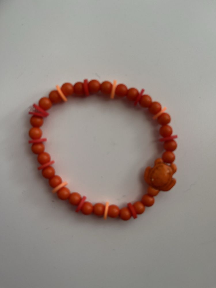Pulseira com misanga e buracha