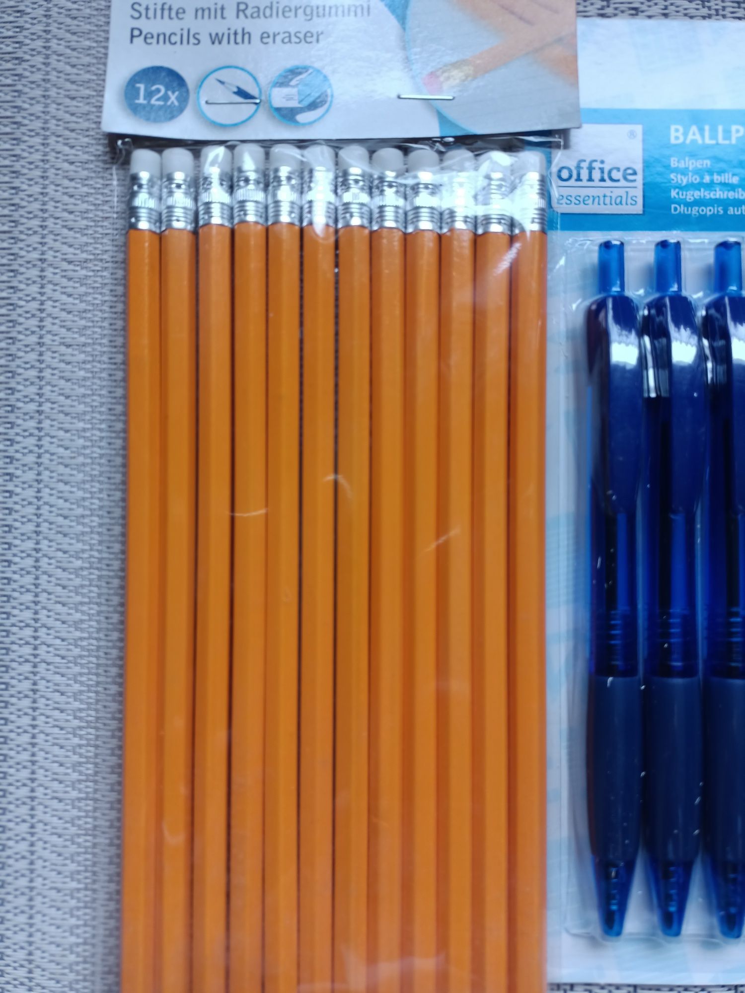 Zestaw długopisów+ ołówki