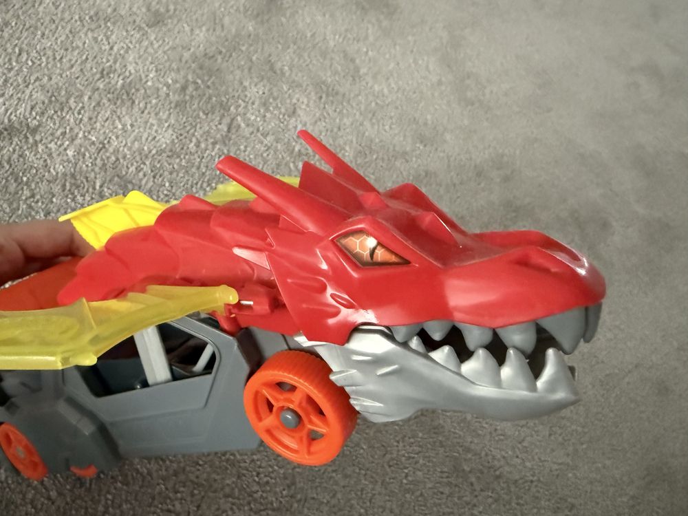 Трак Хот Вілс Транспортер Дракон Hot Wheels Dragon Launch Transporter