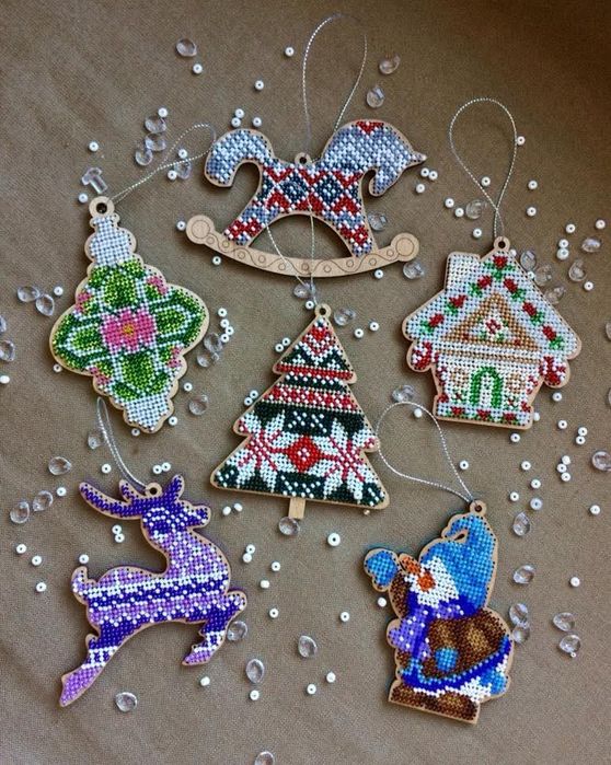 Новорічні іграшки, прикраси вишиті бісером , новорічний декор ялинка