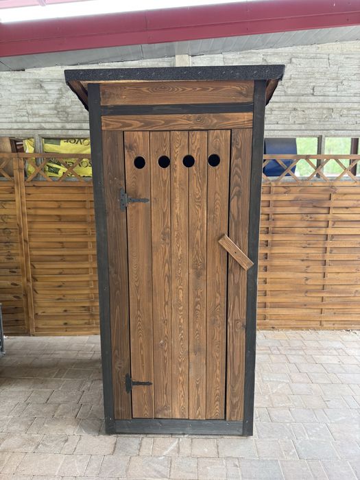 Nowoczesny WC Drewniany / Wychodek / Swawojka – solidna i przestronna