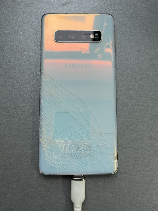 Samsung S10 на відновлення