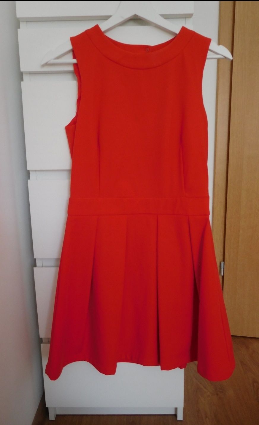Sukienka czerwona Mango