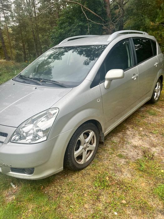 Toyota Corolla Verso 2.2 D4D 136KM 7 Osobowy Relingi Hak