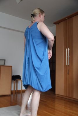 Błękitna sukienka Solar 36