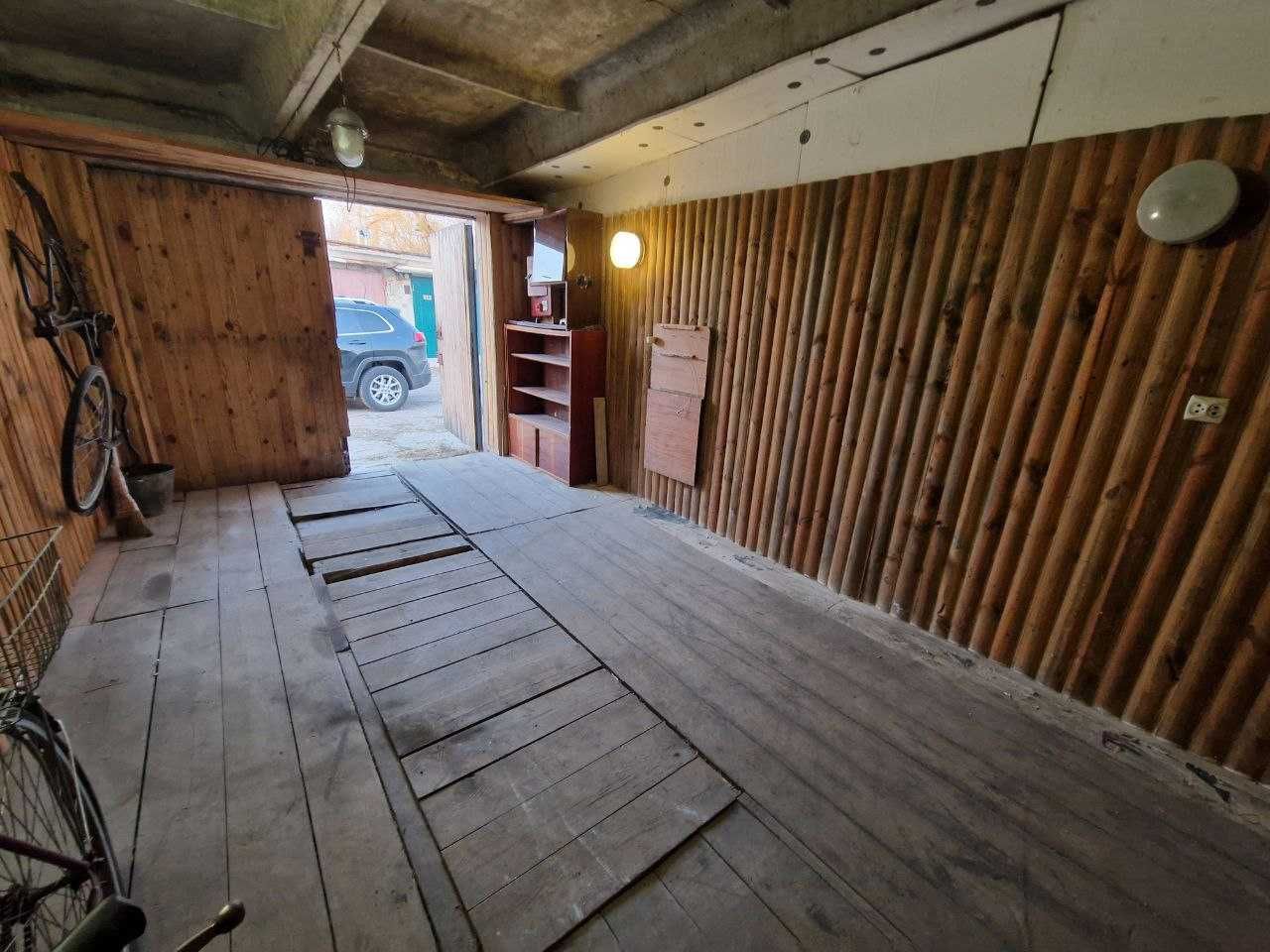 Гараж в АК 16, Епіцентр
