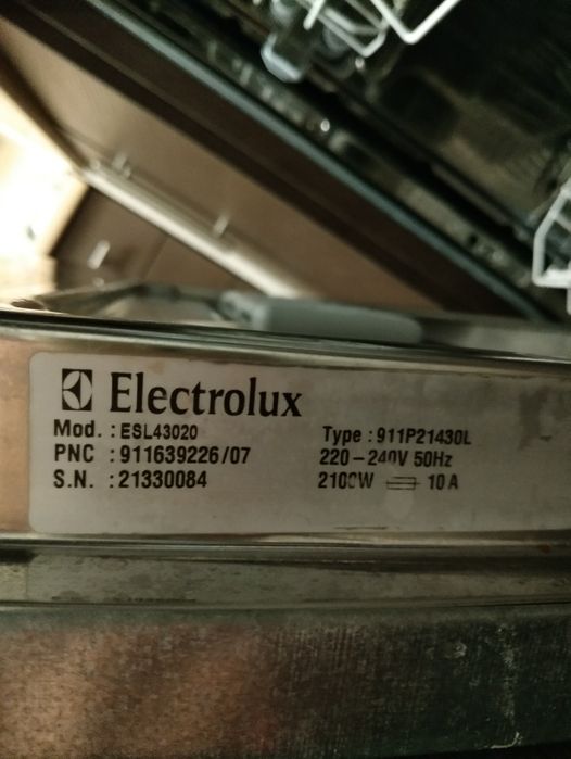 Посудомойка Elektrolux ESL 43020