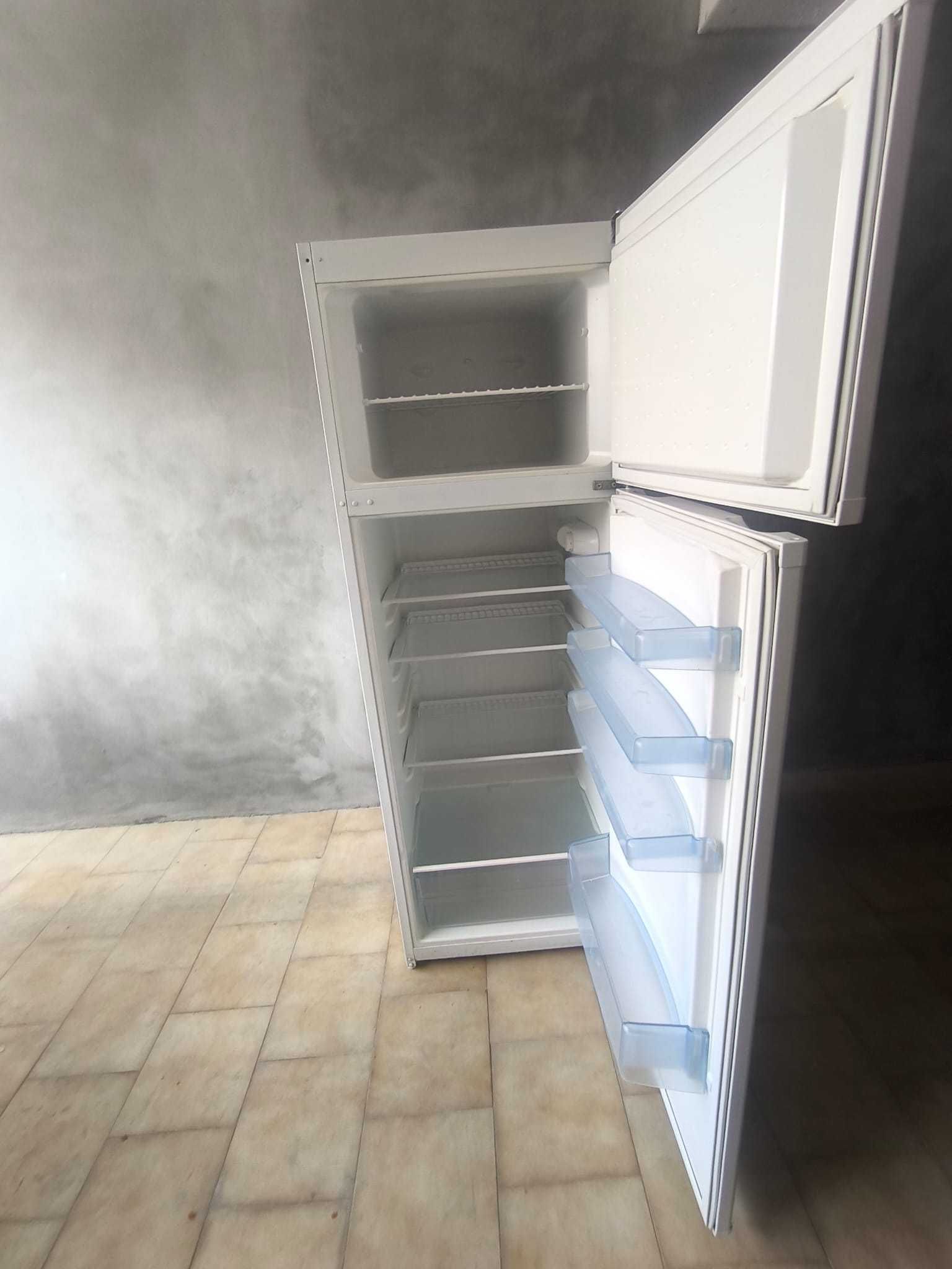 Conjunto fogão elétrico + frigorífico