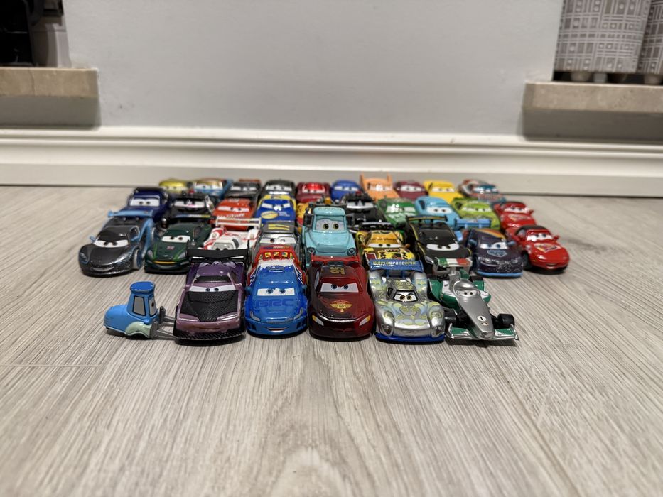 Disney Pixar Cars - 35 samochodzikow z Auta
