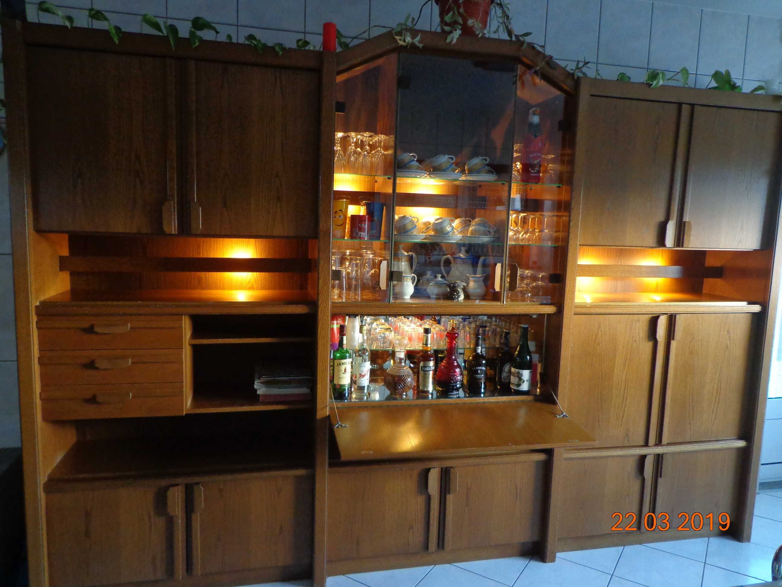 móvel de sala castanho