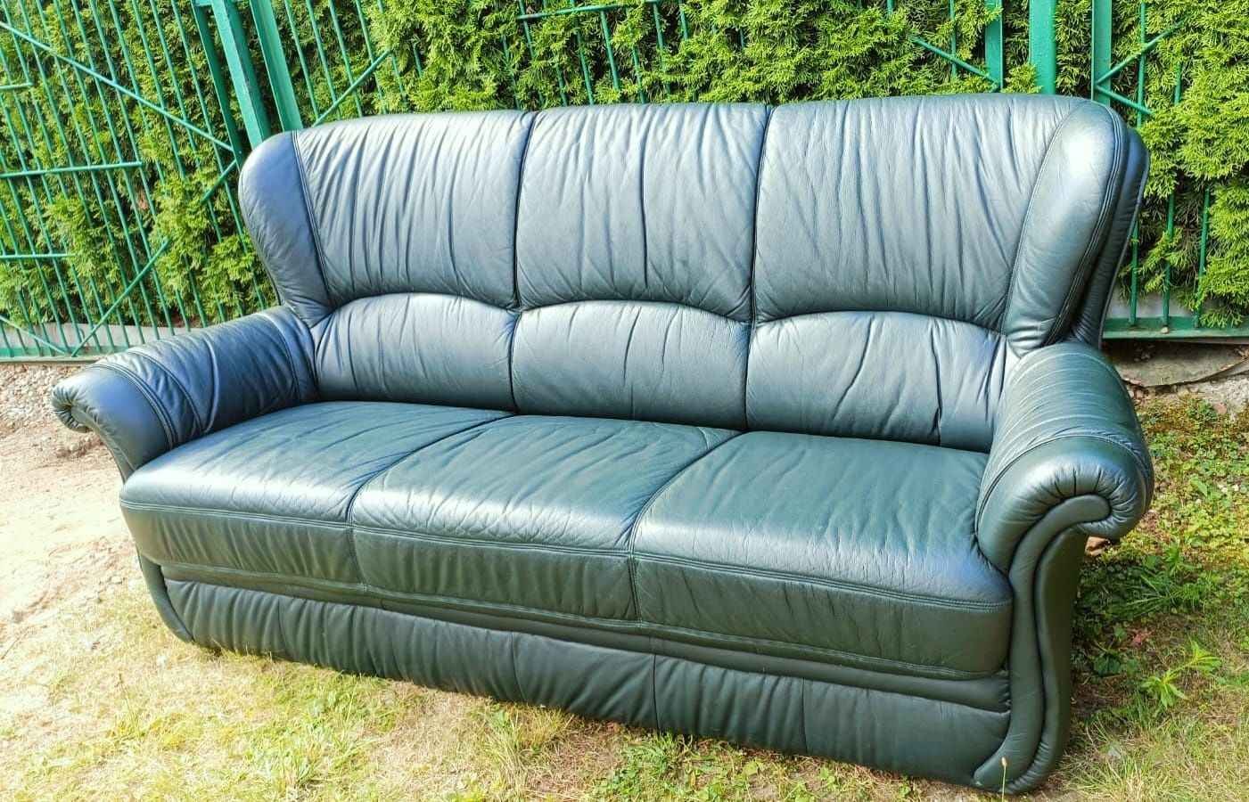 Skórzana zielona sofa trzyosobowa