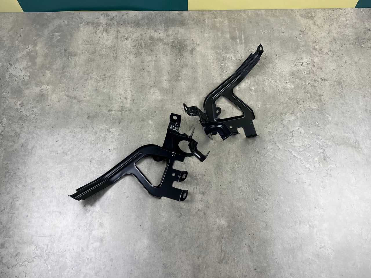 Кронштейн переднього крила BMW 5 (F10/F11) 41357207210 / 41357207209