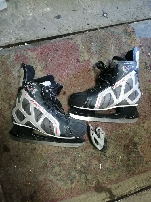 Коньки хоккейные