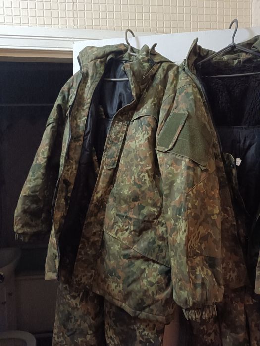 Камуфляжный зимний комбинезон+ бушлат.