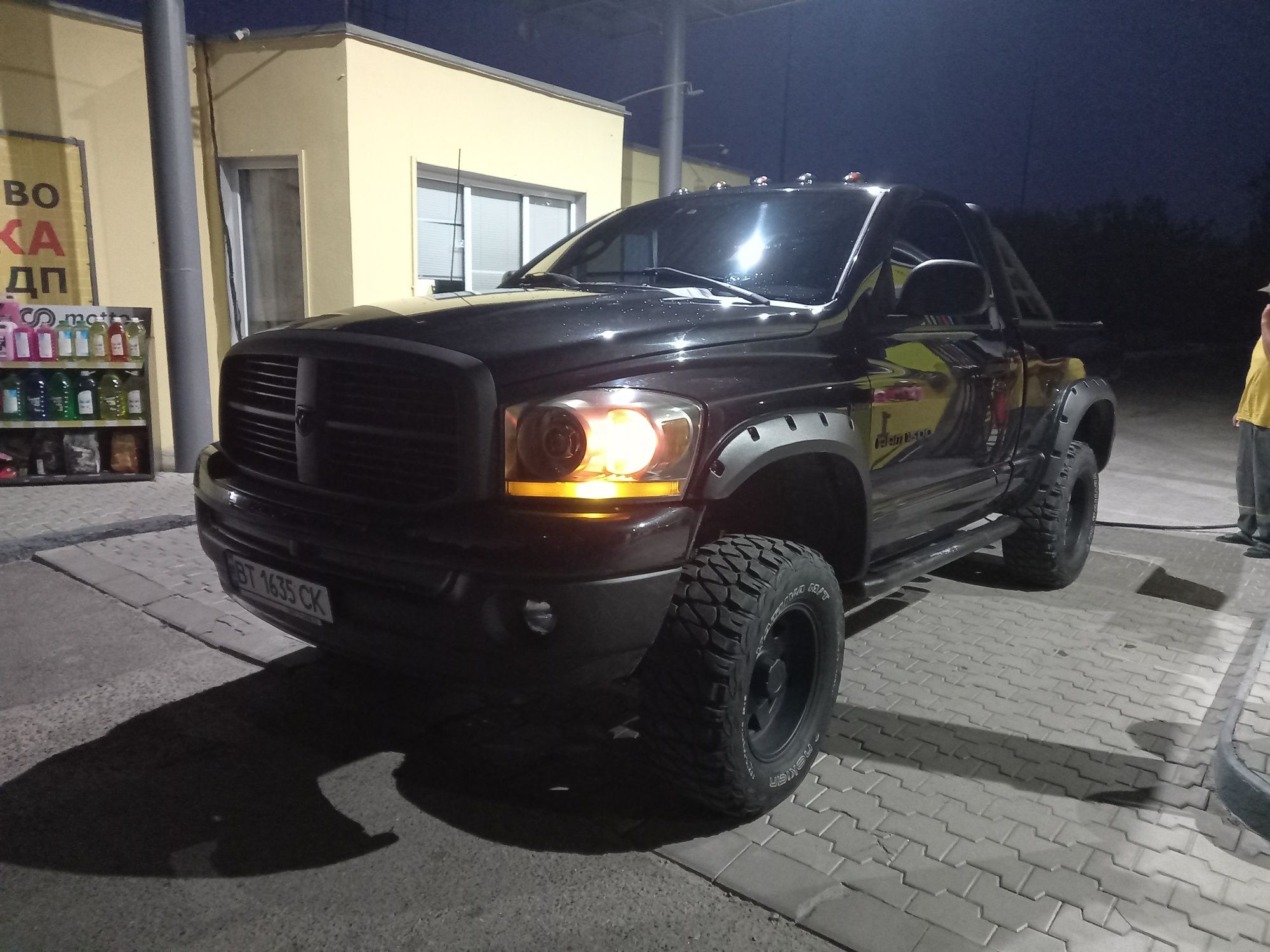 Рам 1500.  5.7 газ/бенз