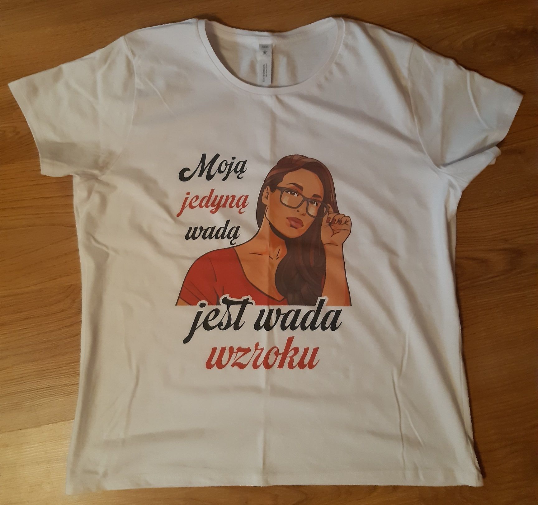 Biały t-shirt damski