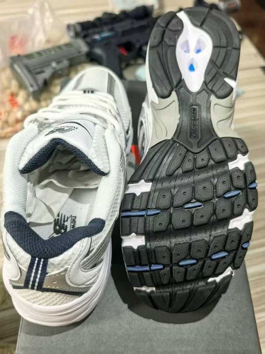 ButyNew Balance 530 White_Trampki_rozmiar.43