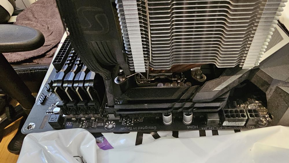 Procesor intel i7 9700k + Gigabyte z390 +32 GB RAM + Fortis 3