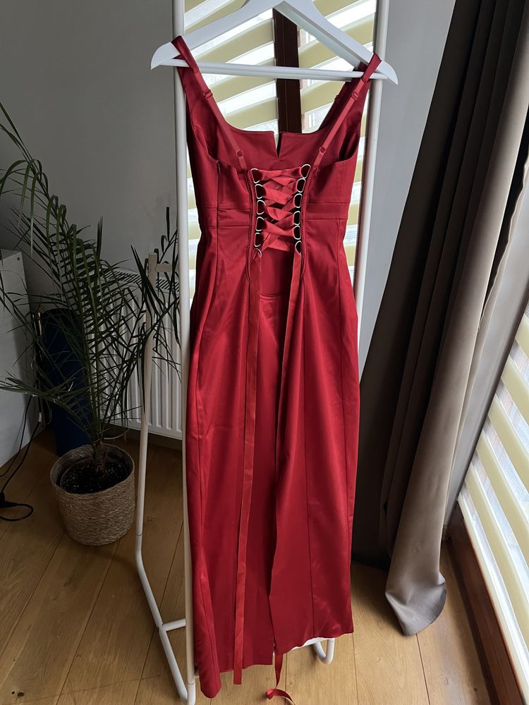 Długa czerwona suknia Hallhuber