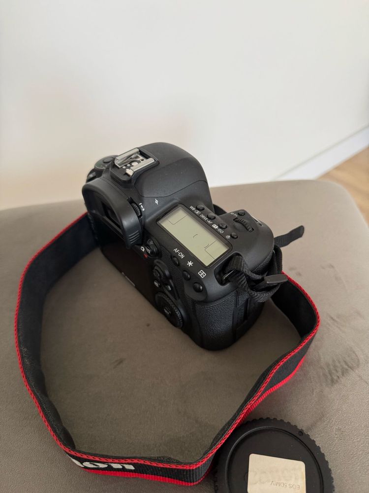 Фотоапарат Canon 5D Mark IV