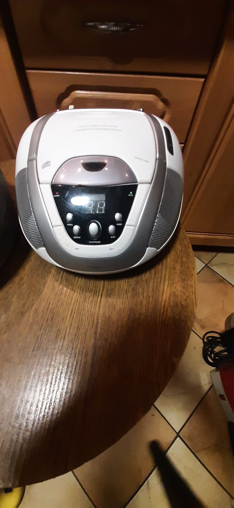 Radio CD Watson model RP 5879 radio sprawne bialy drugi uszkodz gratis
