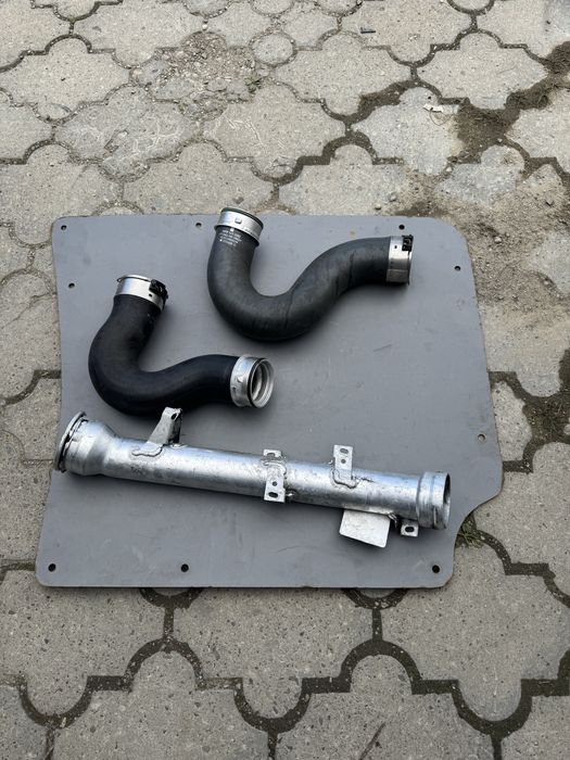 Патрубок интеркулера Спринтер 906 319 519 OM 642 3.0