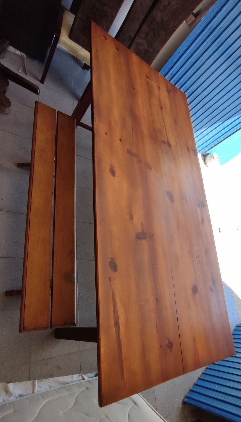 Mesa madeira artesanal com 2 bancos