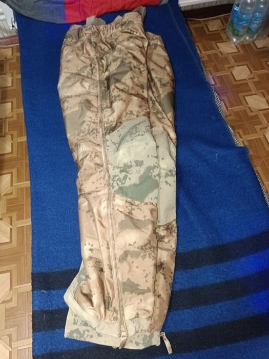 Продам зимові гарни штани, нові, піксель, з підтяжками 850гр