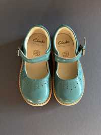 Дитячі шкіряні туфлі Clarks розмір 24