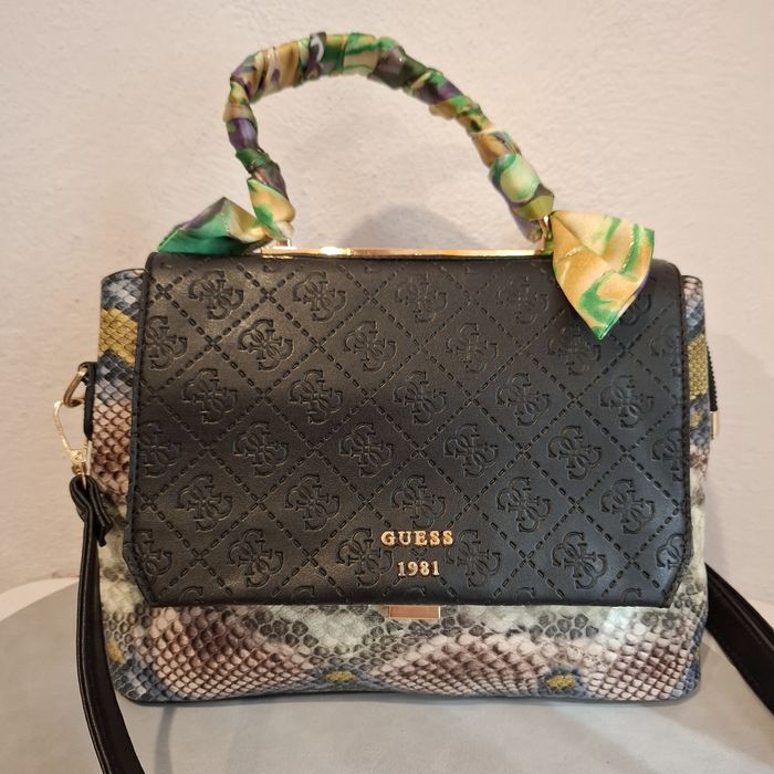 Guess torebka długi pasek