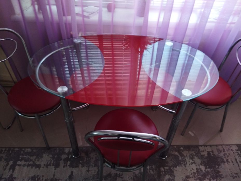 Кухонний стіл з стулами