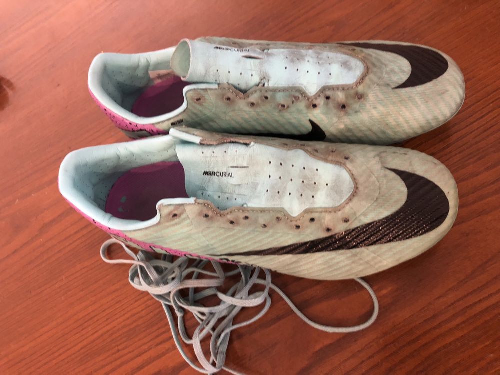 Sapatilhas futebol Nike tamanho 40